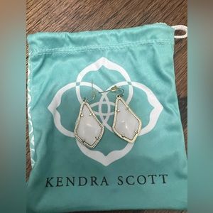 Kendra Scott Earrings - Excellent condition

Will accept reasonable price.
